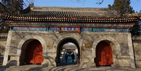 Baiyun Temple: En Tranquility-Filled Oasis Amidst Bustling Beihai!