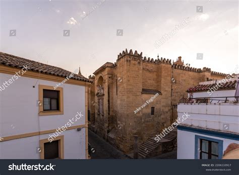 Catedral de Córdoba: En Storslagen Arkitektonisk Pärla och en Tidresa Genom Historien!