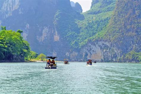 Laibin Guilin-bergen - Upptäck den förtrollande skönheten i Laibins naturliga underverk!