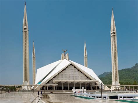 Faisal Mosque – En Monumental Arkitekturell Verksamhet som Överskrider Religiösa Gränser!