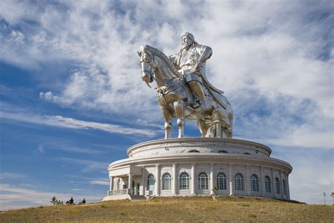  Genghis Khan Mausoleum, Enormt Tempelkomplex Fyllt med Mongolisk Historia!