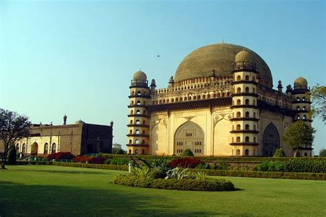 Gol Gumbaz - En Akustisk Underverk i Hjärtat av Bijapur!