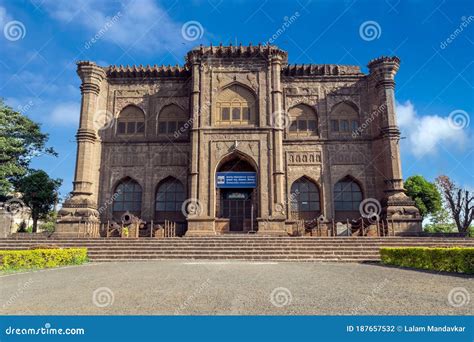  Gol Gumbaz - En Akustisk Värld av Storhet och Mystik!