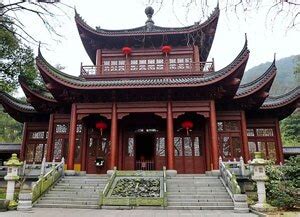  Lingyin Temple: En mystisk oas i berg och bambu!