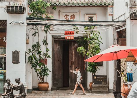  Qilou Old Street, Enchanting Echoes of Hainan's Past!