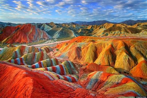 Rainbow Mountains i Zhangye Stad - En Kaleidoskop av Färger och Geologiska Underverk!