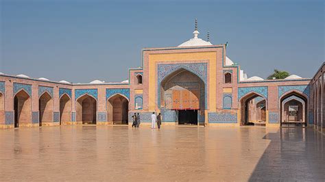 Shah Jahan Mosque - En Praktfull Blend av Mughal-Arkitektur och Religiös Historia!