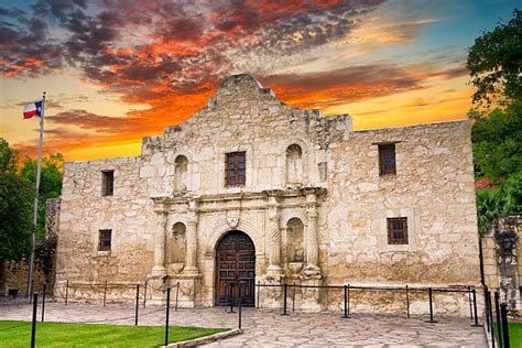 The Alamo: San Antonio's Iconic Symbol of Texan Independence and Resilience!